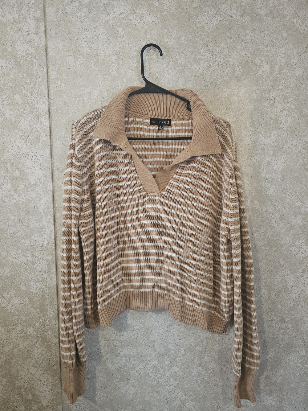 Embossed Tan White Striped Polo Sweater Size L Preppy Knit - Picture 1 of 4
